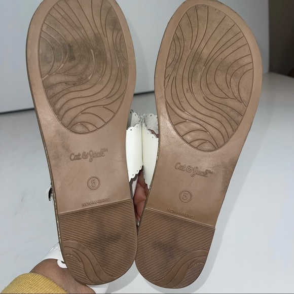 Cat & Jack White Ankle Strap Toe Thing Sandals Scalloped Edge - Picture 7 of 11